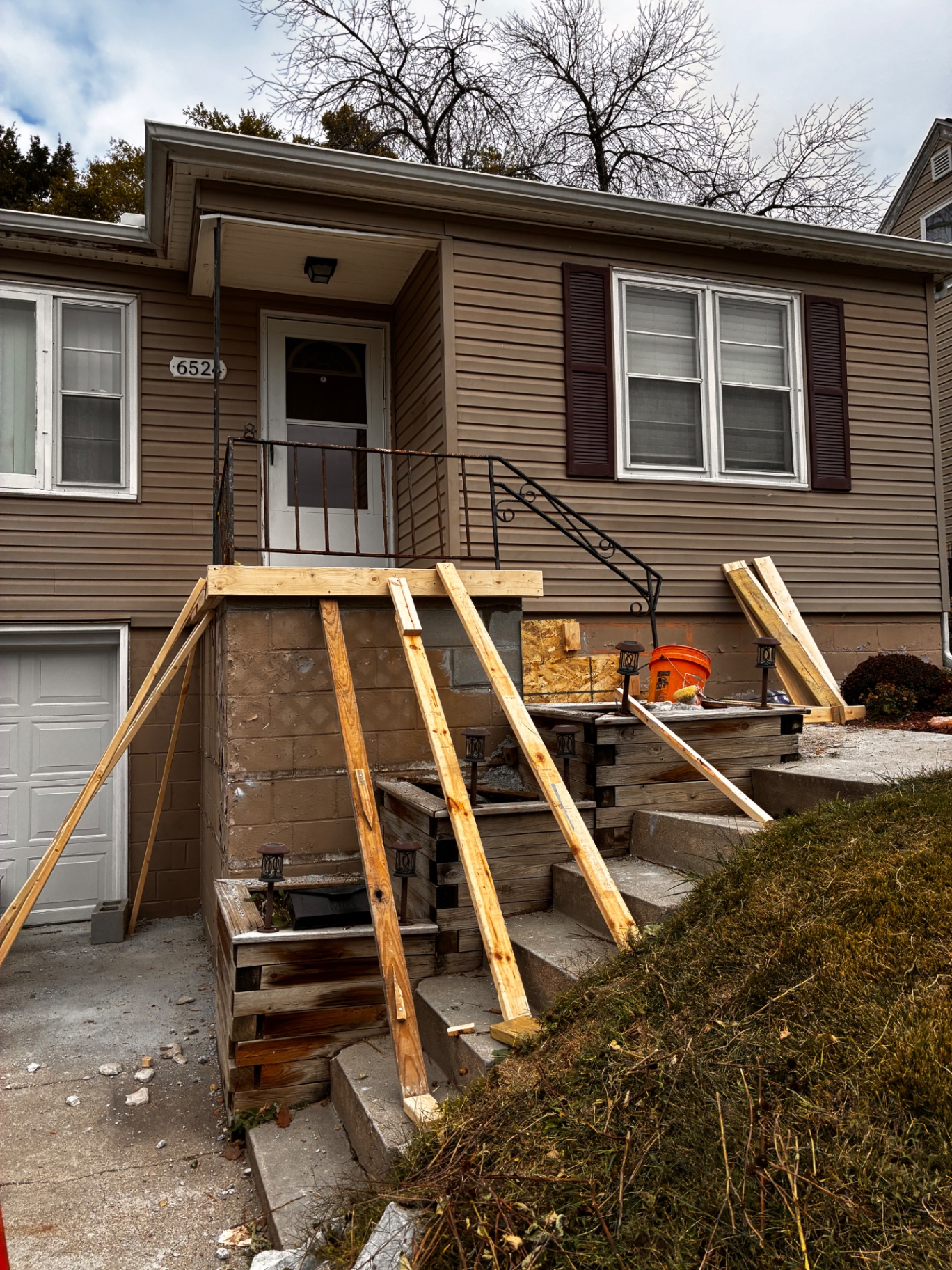 Concrete front steps — Before